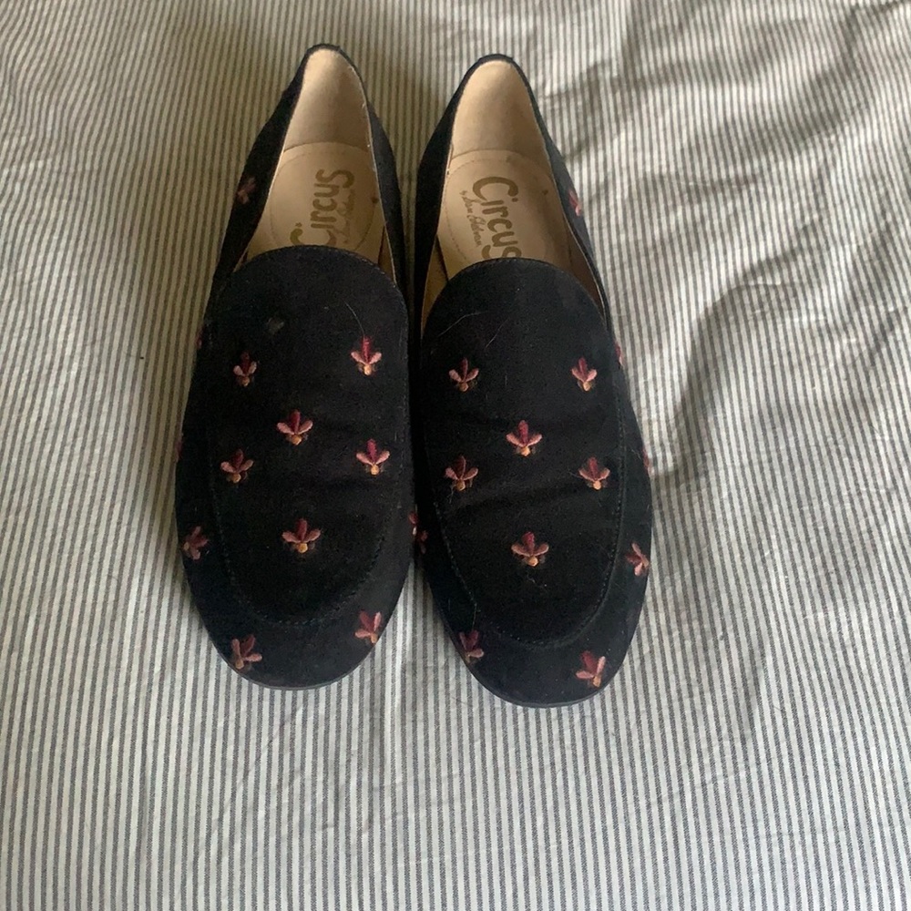 Black loafers with pink detail